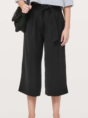 Lululemon Noir Crop.  Black.  Size 10. NWT.